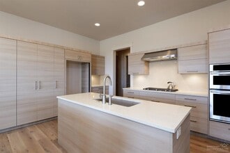 19308 Eaton Ln in Bend, OR - Building Photo - Building Photo