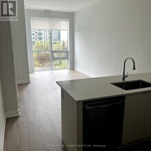 430-430 Square One Dr in Mississauga, ON - Building Photo - Building Photo