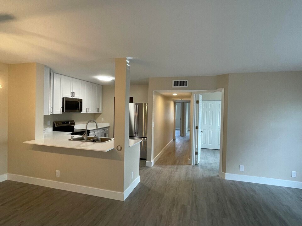 11401 NW 35th St in Coral Springs, FL - Building Photo