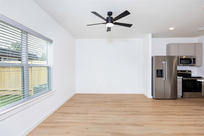 property at 2027 Longmire Villas Ct