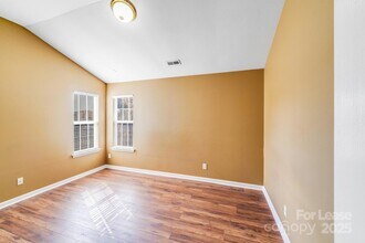 5911 Vista Verde Ct in Charlotte, NC - Foto de edificio - Building Photo