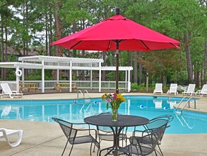 Lake in the Pines in Fayetteville, NC - Foto de edificio - Building Photo