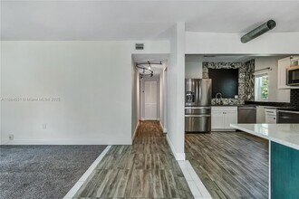 5900 SW 44th Terrace in Miami, FL - Building Photo - Building Photo