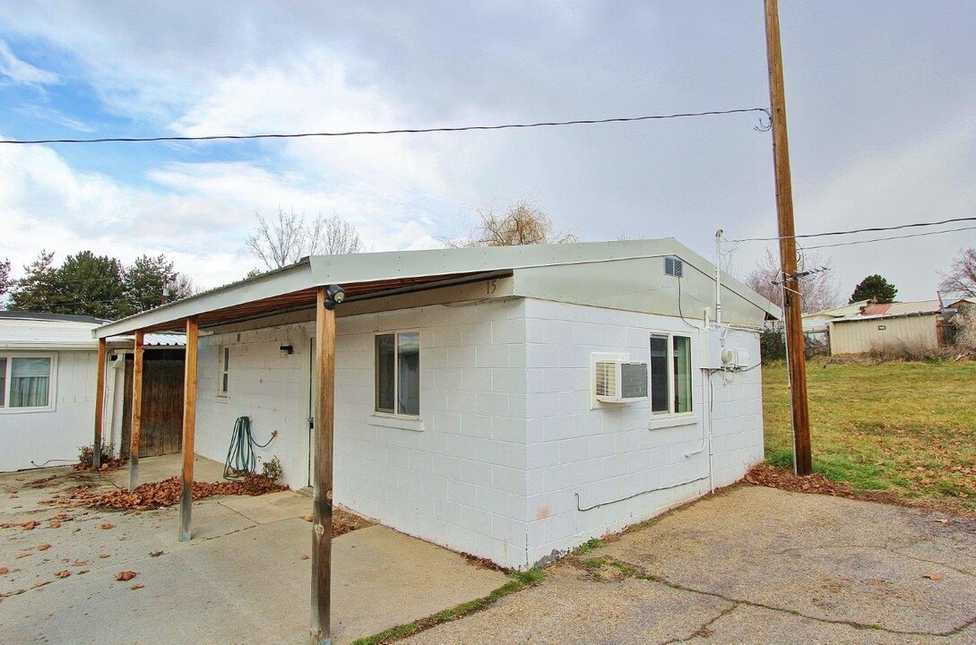 2020 Ua Ave in Emmett, ID - Building Photo