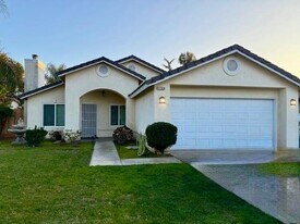 138 Lindquist St in Kingsburg, CA - Building Photo