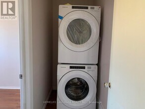 35 Edenridge Dr in Brampton, ON - Building Photo - Building Photo