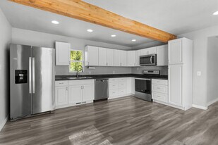 3265 US Highway 2 W, Unit Upper in Kalispell, MT - Building Photo