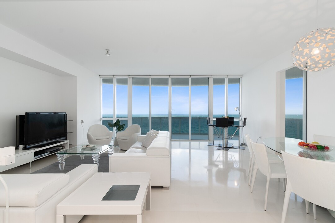 16001 Collins Ave in Sunny Isles Beach, FL - Building Photo