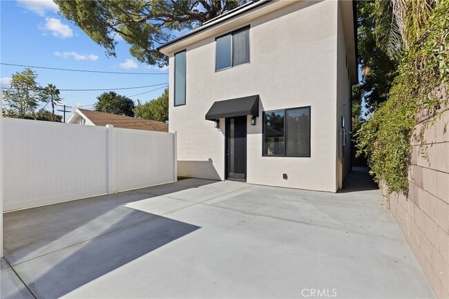 11145 Hortense St in Los Angeles, CA - Foto de edificio - Building Photo