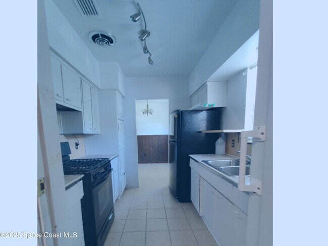 700 Lund Cir in Melbourne, FL - Building Photo - Building Photo