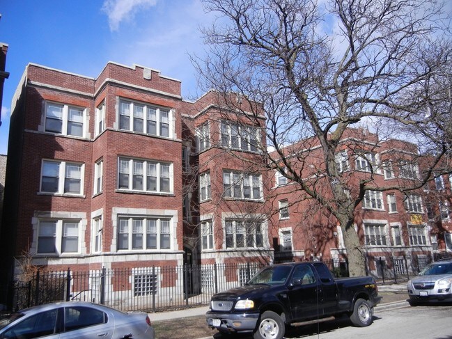 7816 S Cornell Ave in Chicago, IL - Building Photo - Building Photo