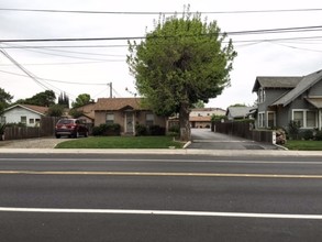 903-923 1st St in Escalon, CA - Building Photo - Building Photo