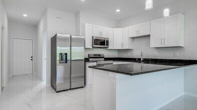 4864 Golfview Blvd in Lehigh Acres, FL - Building Photo - Building Photo