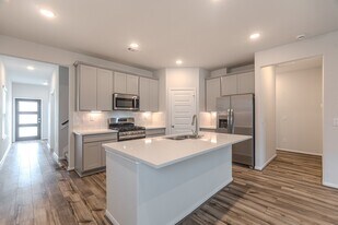 100 Ashe Juniper Wy in Magnolia, TX - Building Photo