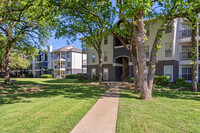 Oak Forest in Lewisville, TX - Foto de edificio - Building Photo