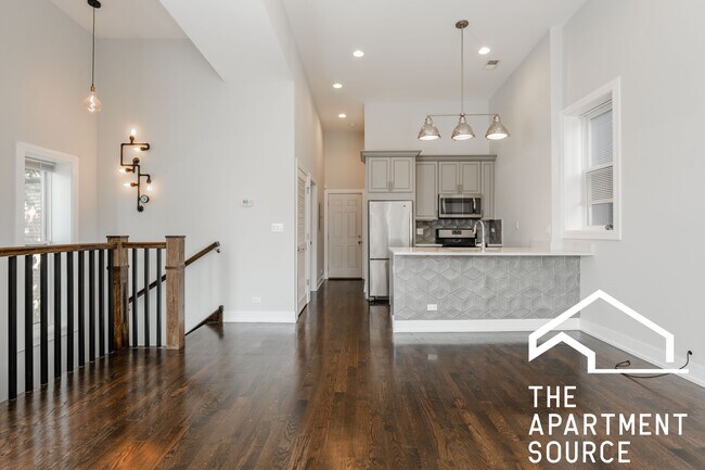 2648 W Augusta Blvd, Unit 2F in Chicago, IL - Building Photo - Building Photo