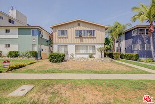 1055 S Wooster St in Los Angeles, CA - Building Photo