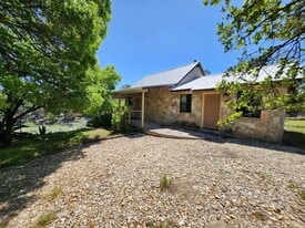 155 Downing Rd in Kerrville, TX - Building Photo