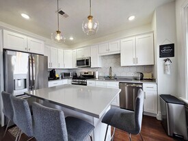 9 Bailey Ave in Pittsburgh, PA - Building Photo