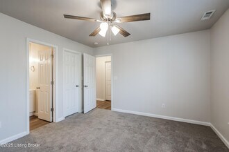 257 S Shore Dr in Shepherdsville, KY - Building Photo - Building Photo