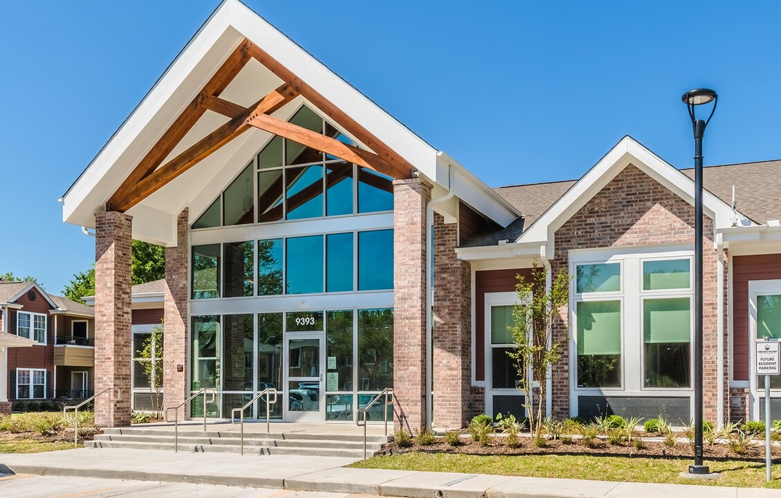 Lakecrest Village in Houston, TX - Building Photo