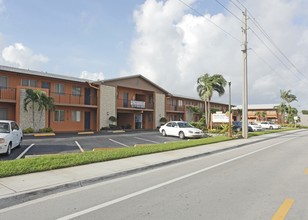 Parkcrest in Oakland Park, FL - Building Photo - Building Photo