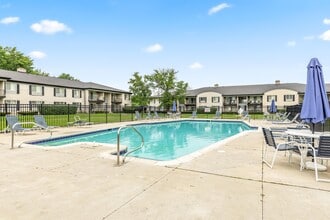 Chateau Riviera in Southfield, MI - Foto de edificio - Building Photo