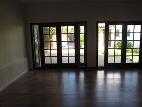 2305 Observatory Ave in Los Angeles, CA - Building Photo - Building Photo