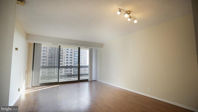 5505 Seminary Rd in Falls Church, VA - Building Photo - Building Photo