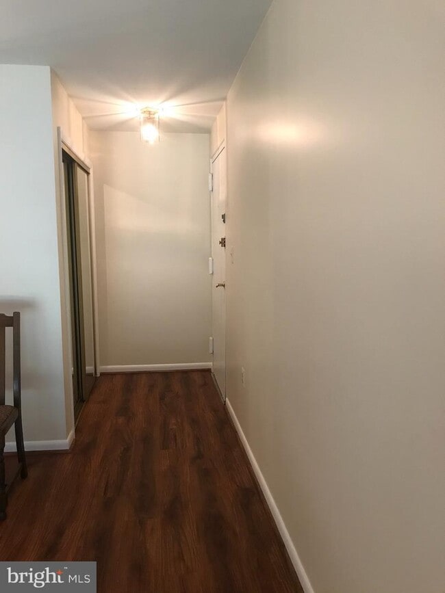 10724 West Dr-Unit -101 in Fairfax, VA - Building Photo - Building Photo