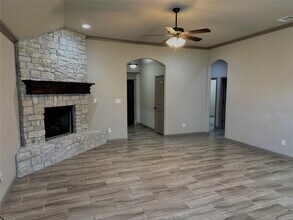 3213 Main St in Granbury, TX - Building Photo - Building Photo