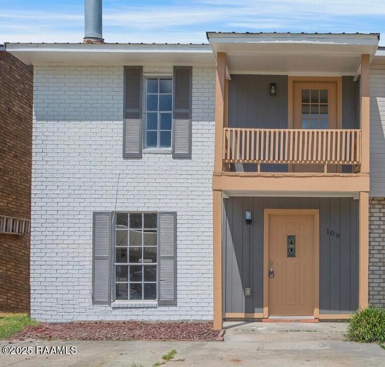109 Courtney Dr in Duson, LA - Building Photo