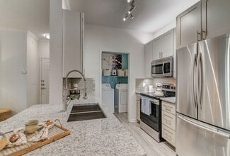 Cortland Southpark Terraces in Austin, TX - Foto de edificio - Building Photo