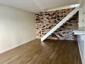 24 Lassen Ln in Novato, CA - Building Photo - Building Photo