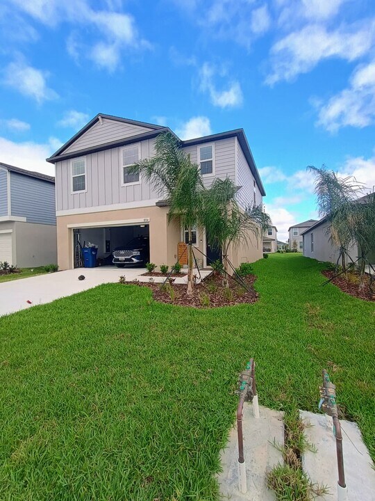 8534 Sea Ray Run in Parrish, FL - Building Photo