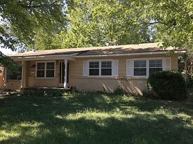 2304 W Lotus St in Wichita, KS - Building Photo