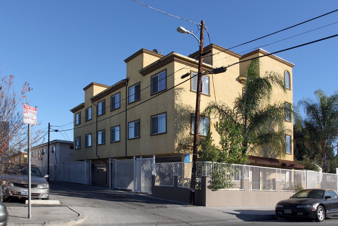 7622 Densmore Ave in Van Nuys, CA - Building Photo