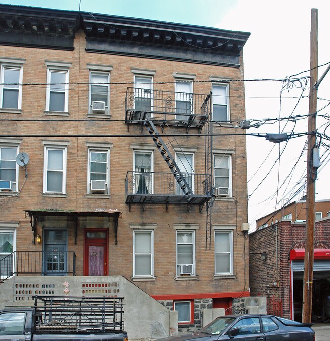 508 19th St in Union City, NJ - Building Photo - Building Photo