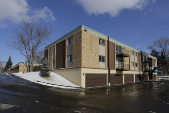 Oxboro Place in Bloomington, MN - Building Photo - Building Photo