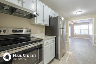 200 Oakmont Dr in La Vergne, TN - Foto de edificio - Building Photo