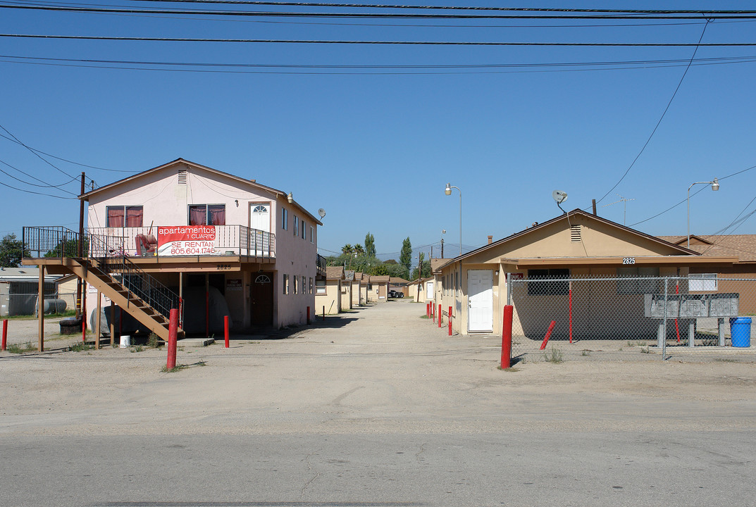 2825 E Ventura Blvd in Oxnard, CA - Foto de edificio