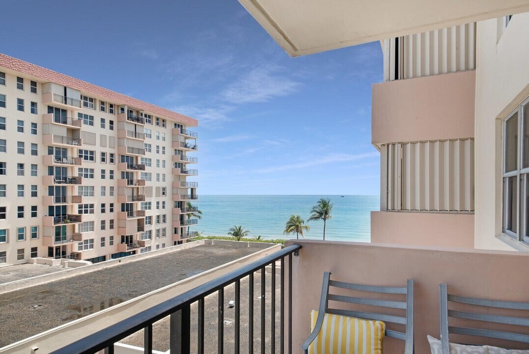 1147 Hillsboro Mile in Hillsboro Beach, FL - Foto de edificio