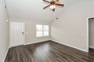 1045 Tammy Sue Ln in La Vergne, TN - Building Photo - Building Photo