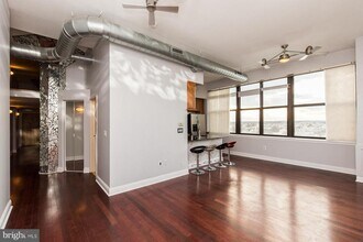 1100 S Broad St in Philadelphia, PA - Building Photo - Building Photo