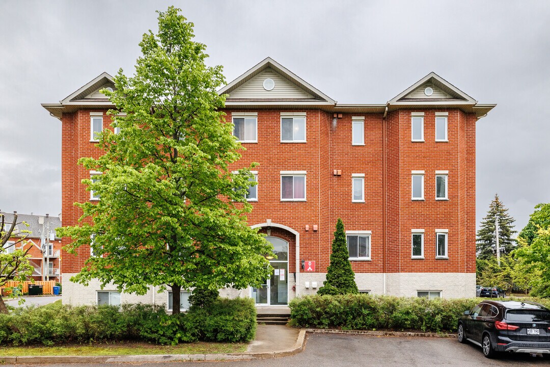 14400 Jolicoeur Rue in Pierrefonds, QC - Building Photo