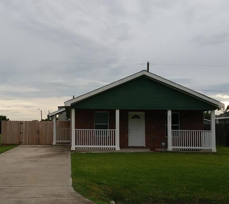 501 7th N St in La Porte, TX - Building Photo