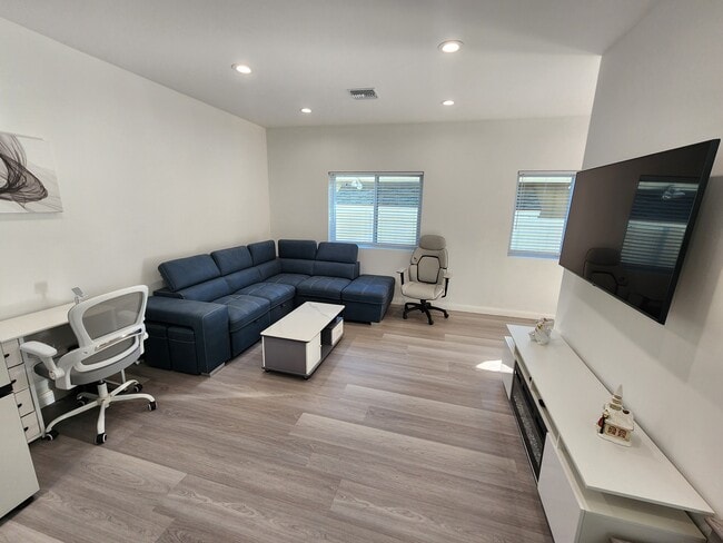 10742 Gerald Ave in Granada Hills, CA - Building Photo - Building Photo