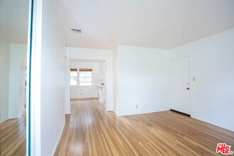 3616 Kalsman Dr in Los Angeles, CA - Building Photo - Building Photo