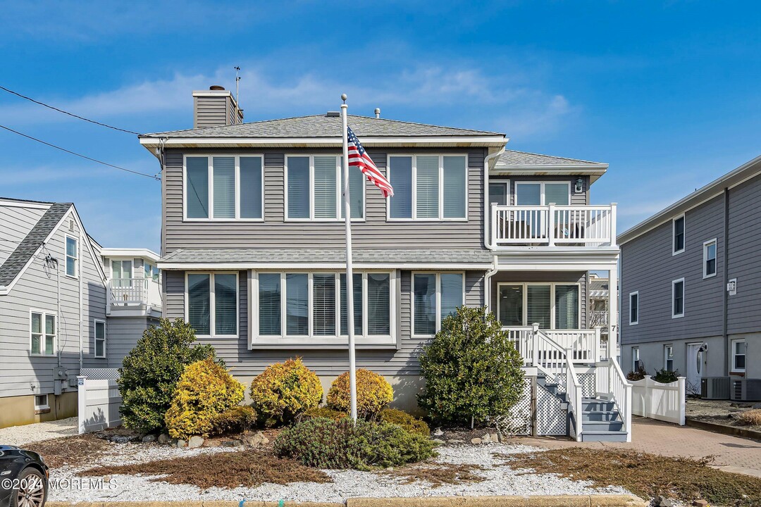 7 New York Ave in Lavallette, NJ - Building Photo