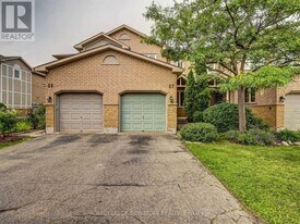 833 Scollard Ct in Mississauga, ON - Building Photo